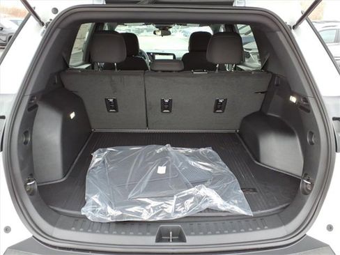 New 2026 Chevrolet Equinox LT w/ LPO, Floor Liner Package image 9