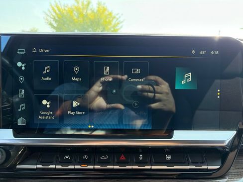 Used 2023 Chevrolet Silverado 1500 RST AWD/4WD image 6