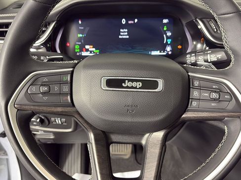 Used 2022 Jeep Grand Cherokee Limited 4xe w/ Luxury Tech Group II AWD/4WD image 43