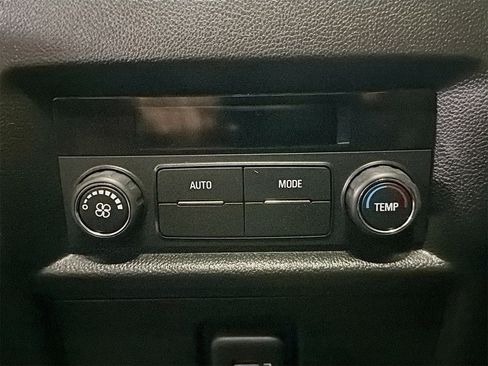 Used 2023 Chevrolet Traverse LT image 27