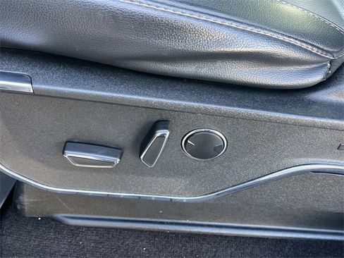 Used 2022 Ford F150 Lariat w/ Equipment Group 502A High image 29