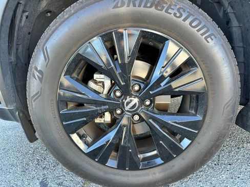 Used 2023 Nissan Rogue SV w/ SV Premium B Package FWD image 9
