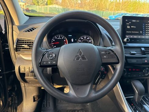 Used 2022 Mitsubishi Eclipse Cross LE image 11