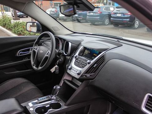 Used 2017 Chevrolet Equinox LS FWD image 22