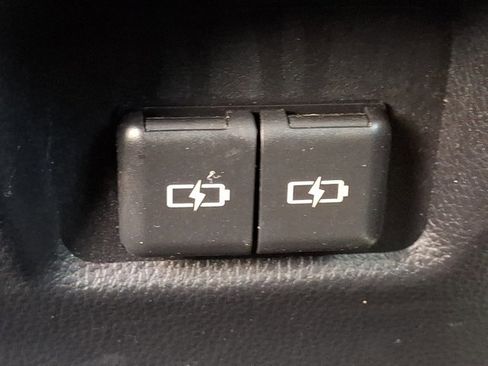 Used 2025 Toyota RAV4 XLE AWD/4WD image 11
