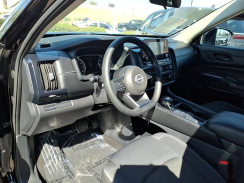 Certified 2025 Nissan Pathfinder S FWD image 14