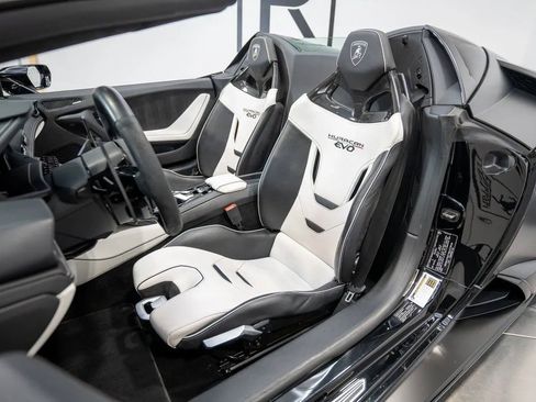 Used 2021 Lamborghini Huracan EVO RWD image 8