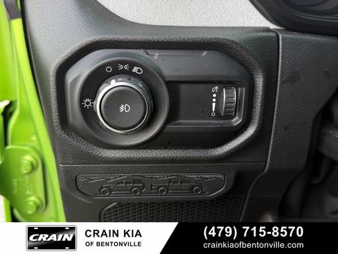 Used 2025 Jeep Wrangler Sport AWD/4WD image 12