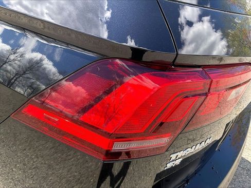 Certified 2021 Volkswagen Tiguan SE R-Line AWD/4WD image 33