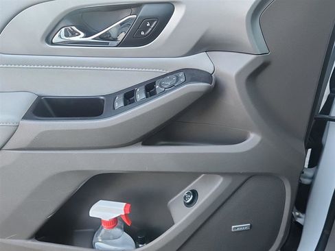 Used 2020 Chevrolet Traverse LT w/ LT Premium Package image 11