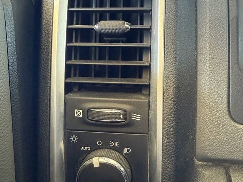 Used 2018 RAM 1500 Classic SLT image 29