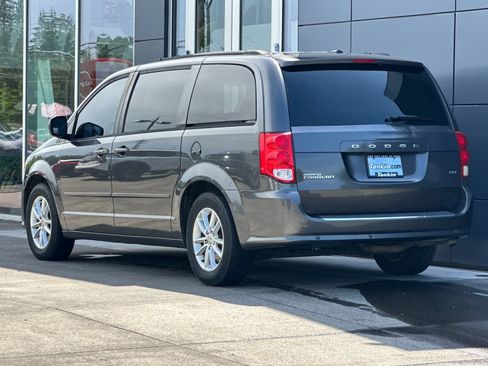 Used 2016 Dodge Grand Caravan SXT w/ UConnect Hands-Free Group FWD image 5