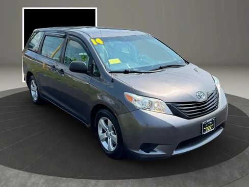 Used 2014 Toyota Sienna L FWD image 3