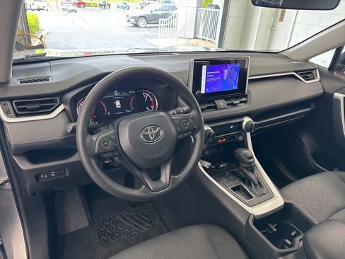 Used 2024 Toyota RAV4 XLE FWD image 15