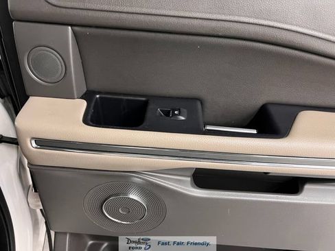 Used 2018 Ford Expedition XLT RWD image 34
