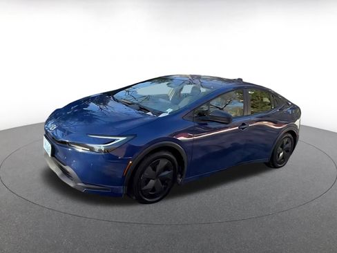 Used 2025 Toyota Prius LE image 4