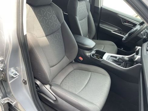 Used 2024 Toyota RAV4 XLE FWD image 40