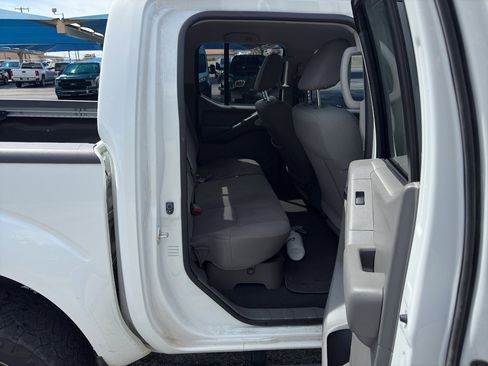 Used 2021 Nissan Frontier SV RWD image 15
