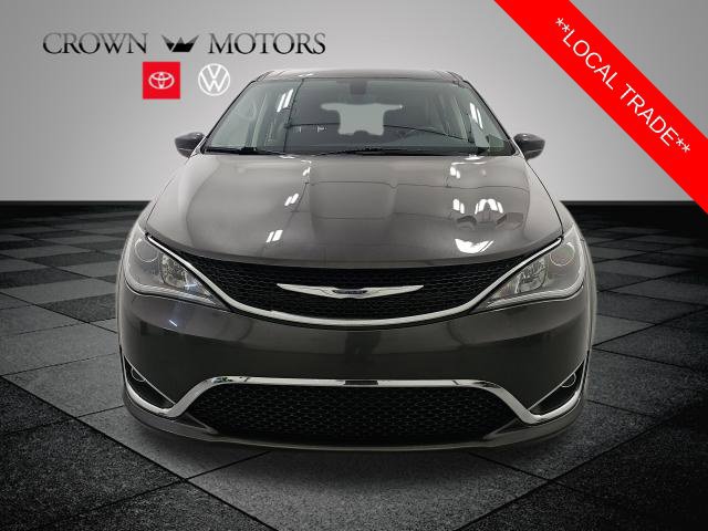Used 2020 Chrysler Pacifica Touring w/ Cold Weather Group FWD image 2