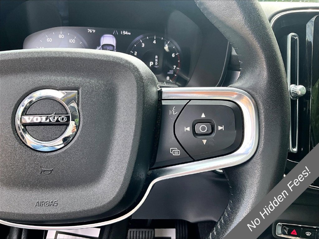 Used 2021 Volvo XC40 T4 Momentum FWD image 17
