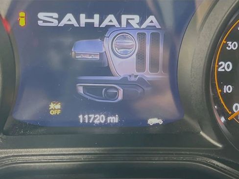 Used 2024 Jeep Wrangler Sahara w/ Dual Top Group image 13