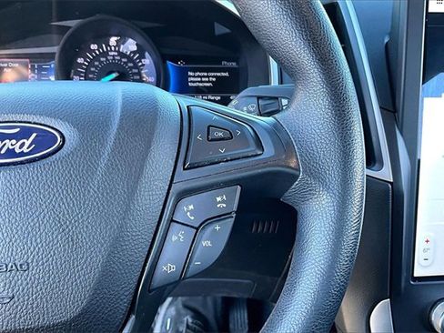 Used 2021 Ford Edge SE image 12