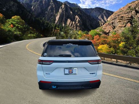 Used 2022 Jeep Grand Cherokee Trailhawk image 4