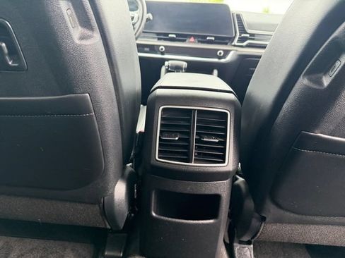 Used 2025 Kia Sportage EX AWD/4WD image 18