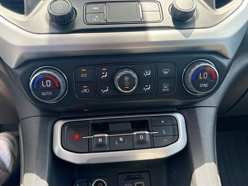 Used 2023 GMC Acadia SLE w/ Driver Convenience Package FWD image 16