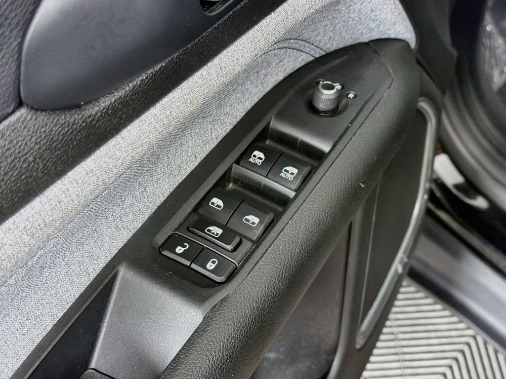 Used 2024 Jeep Compass Latitude AWD/4WD image 17