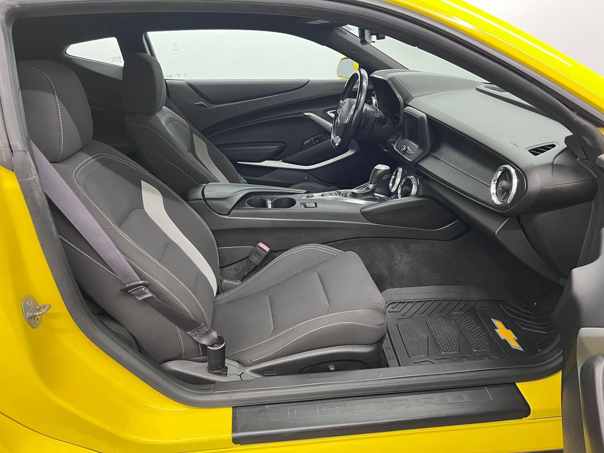 Used 2017 Chevrolet Camaro LT RWD image 21
