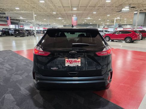 Used 2024 Ford Edge SE w/ Black Appearance Package image 4