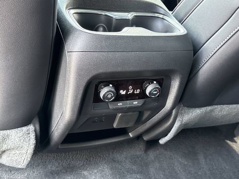 Used 2026 Chevrolet Traverse Z71 w/ Enhanced Driving Package AWD/4WD image 13