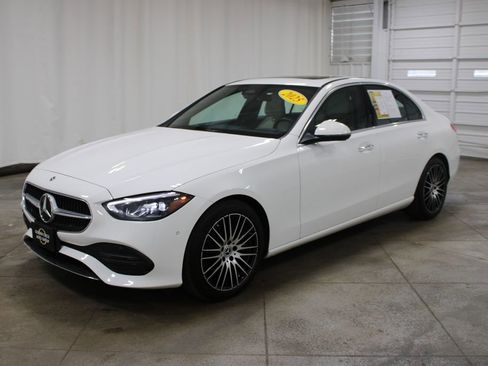 Used 2025 Mercedes-Benz C 300 4MATIC Sedan image 4