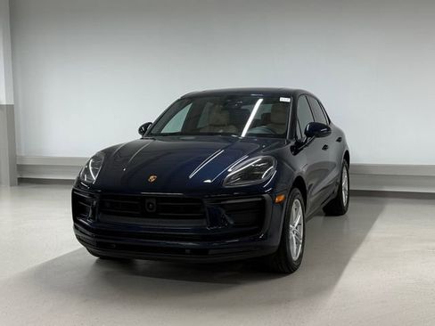 Certified 2023 Porsche Macan AWD/4WD image 8