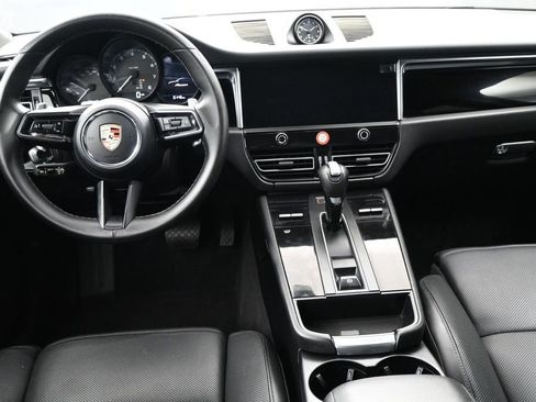 Certified 2023 Porsche Macan AWD/4WD image 8