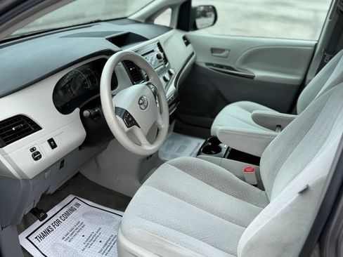 Used 2011 Toyota Sienna LE FWD image 24