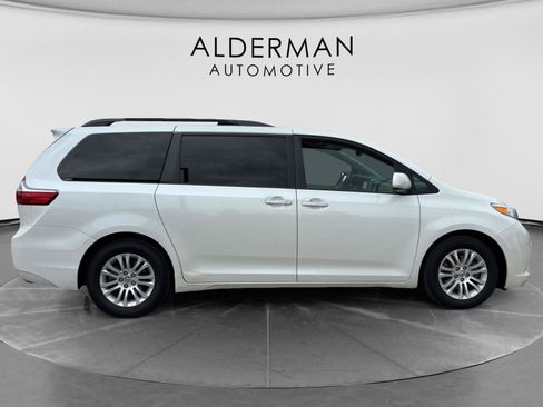 Used 2016 Toyota Sienna XLE Premium FWD image 6