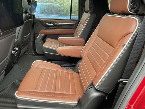 Used 2024 GMC Yukon XL Denali Ultimate AWD/4WD image 13