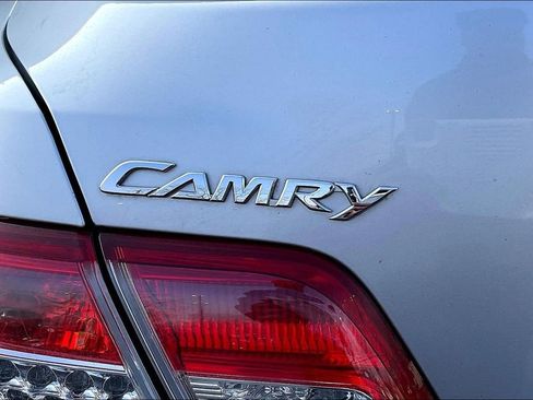 Used 2010 Toyota Camry LE image 35