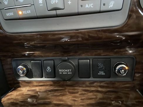 Used 2017 Nissan Armada Platinum image 8