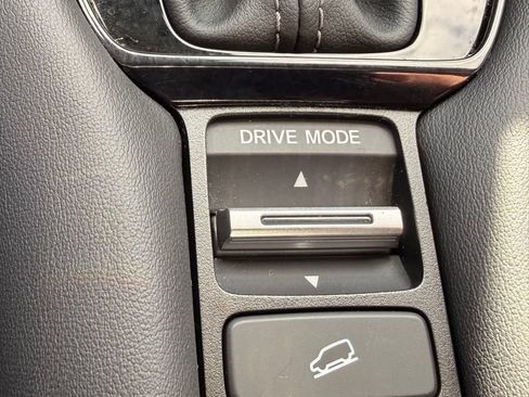 Used 2025 Honda HR-V LX image 18