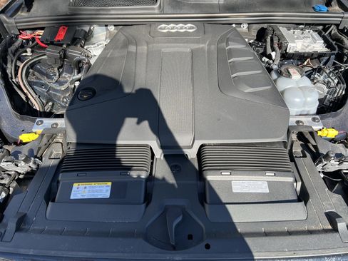 Certified 2025 Audi Q7 2.0T Premium w/ Convenience Plus Package image 36