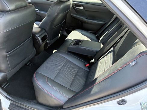 Used 2015 Toyota Camry SE FWD image 16