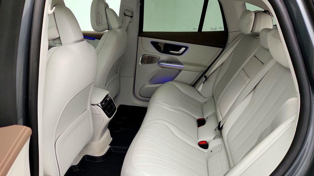 Used 2023 Mercedes-Benz EQE 500 4MATIC SUV w/ Pinnacle Trim Package image 20