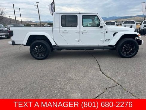 Used 2023 Jeep Gladiator Overland AWD/4WD image 2