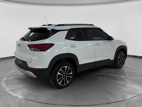 Used 2025 Chevrolet TrailBlazer LT w/ Convenience Package image 3