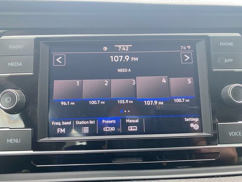Used 2023 Volkswagen Jetta SE FWD image 38