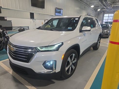 Used 2022 Chevrolet Traverse LT w/ LT Premium Package image 8