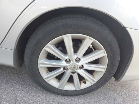 Used 2014 Toyota Camry L image 9